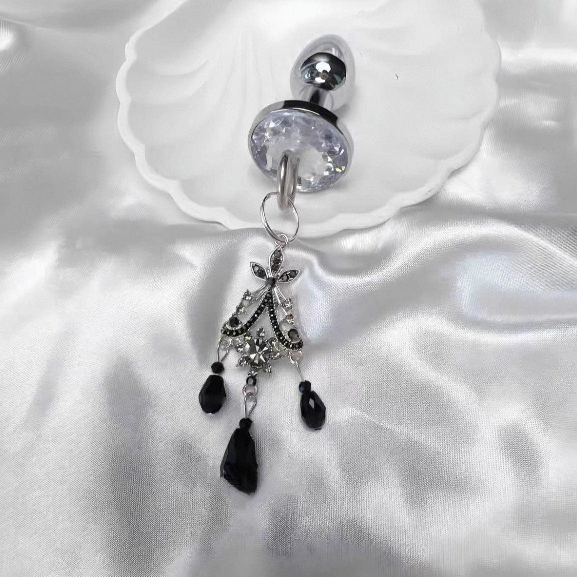 Exquisite Black Gem Diamond Choker with Nipple Clamps